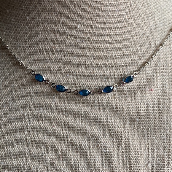 Silver colored Earrings & Necklace Set - Picture 4 of 4